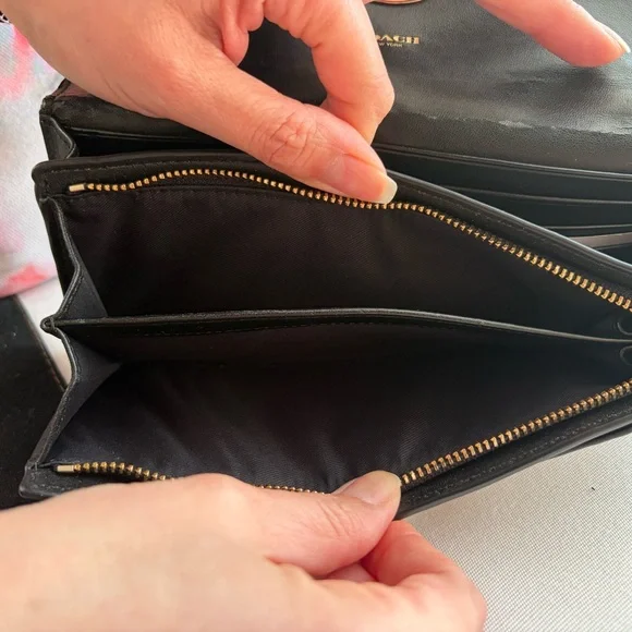 Coach Black with snake skin detail long wallet/clutch can be wear crossbody - Picture 6 of 8